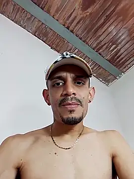 Snapshot of LATINO27CM chatting on October 2025 08:06:02 PM LATINO27CM online show from October 2025 08:06:02 PM