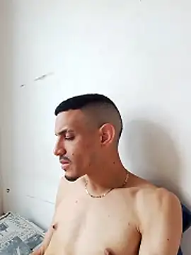 Snapshot of LATINO27CM chatting on October 2025 03:45:01 PM LATINO27CM online show from October 2025 03:45:01 PM