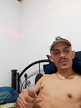 Snapshot of LATINO27CM chatting on October 2025 06:21:01 PM LATINO27CM online show from October 2025 06:21:01 PM