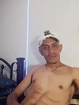 Snapshot of LATINO27CM chatting on November 2025 10:01:01 PM LATINO27CM online show from November 2025 10:01:01 PM