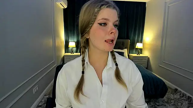 WildeDesiree online show from October 2025 12:03:02 PM