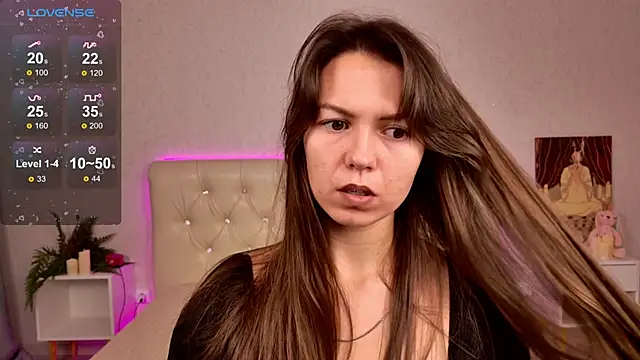 Snapshot of EllaCanny chatting on November 2025 05:18:02 AM EllaCanny online show from November 2025 05:18:02 AM