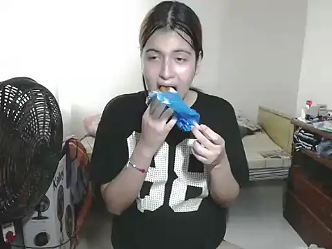 Snapshot of Mirage_Sertori chatting on November 2025 06:52:02 PM Mirage Sertori online show from November 2025 06:52:02 PM