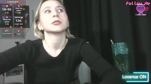 ChristinaFivePlus online show from October 2025 06:18:02 PM