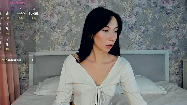 MissLauura online show from September 2025 01:35:02 PM