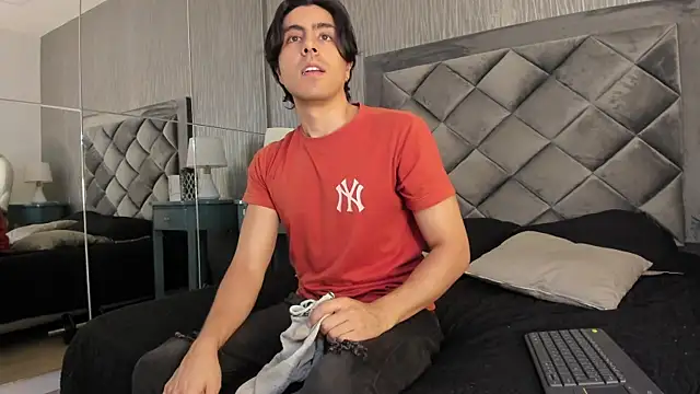 Snapshot of dylan_cross_ chatting on September 2025 11:25:01 AM dylan cross online show from September 2025 11:25:01 AM