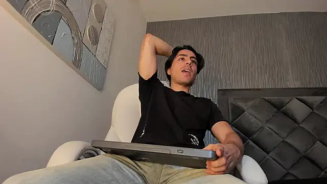 Snapshot of dylan_cross_ chatting on September 2025 11:14:01 AM dylan cross online show from September 2025 11:14:01 AM