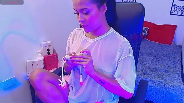 Natty Reyes online show from October 2025 06:42:01 PM