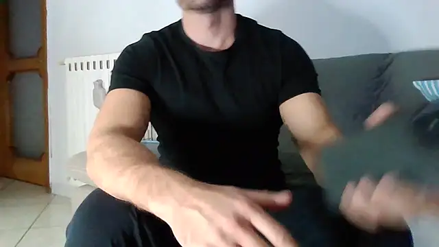 Snapshot of giovan2020 chatting on November 2025 04:51:01 PM giovan2020 online show from November 2025 04:51:01 PM