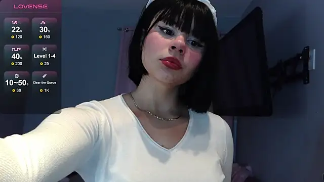 LunaMilav online show from November 2025 01:38:02 AM