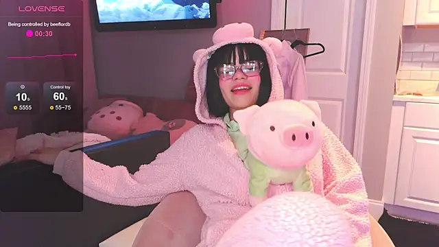 LunaMilav online show from November 2025 01:28:01 AM