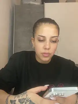 YoungMia18 online show from September 2025 05:16:02 PM