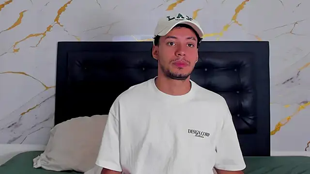 aroncooper1 online show from October 2025 12:36:01 PM