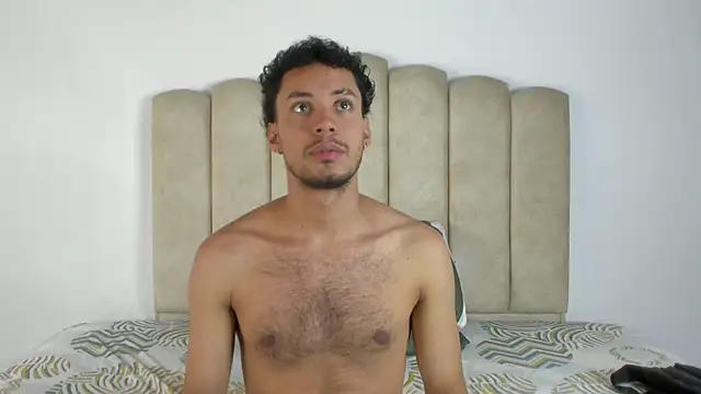 aroncooper1 online show from October 2025 01:31:01 PM