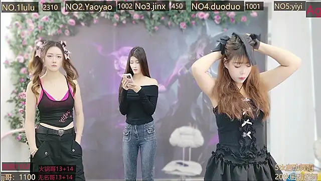 DogdogSM online show from November 2025 03:06:01 AM