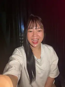 Snapshot of Be_xinh chatting on October 2025 03:51:02 PM Be xinh online show from October 2025 03:51:02 PM