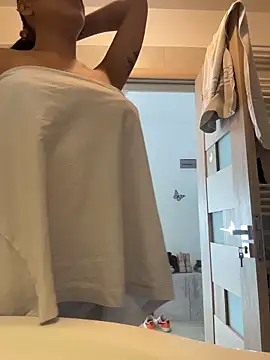 AylinHazellx online show from October 2025 11:17:01 AM