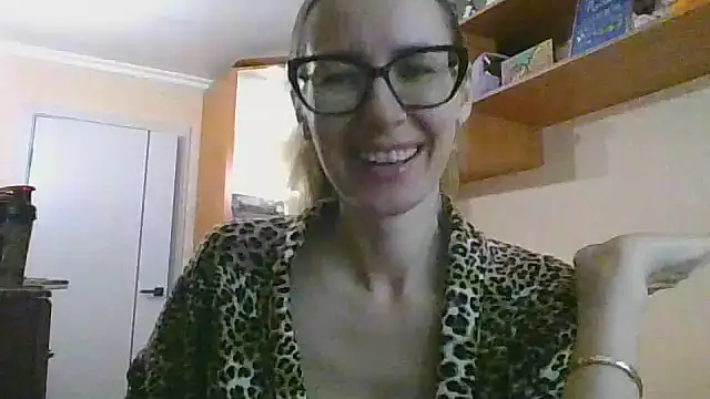 Snapshot of Norivann chatting on October 2025 09:43:02 AM Norivann online show from October 2025 09:43:02 AM