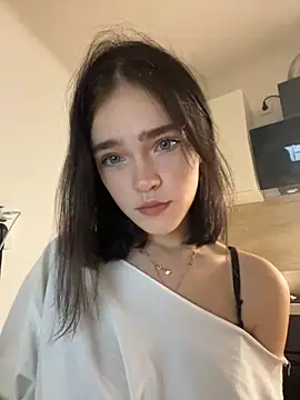 Evi Dora online show from September 2025 06:13:02 PM