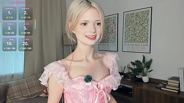 Snapshot of LaureMestler chatting on November 2025 08:02:01 AM LaureMestler online show from November 2025 08:02:01 AM