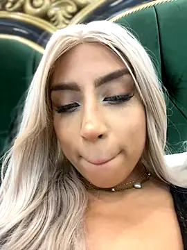 Snapshot of CourtneyRoses chatting on October 2025 04:32:01 AM CourtneyRoses online show from October 2025 04:32:01 AM