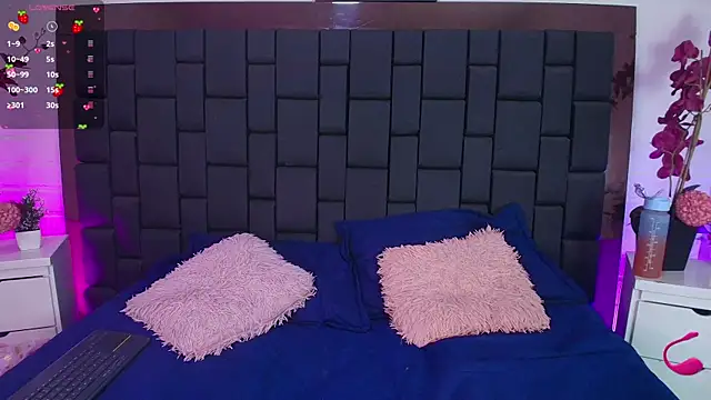 Snapshot of Krystal_Heartss chatting on October 2025 05:33:02 PM Krystal Heartss online show from October 2025 05:33:02 PM