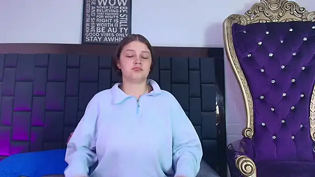 Snapshot of Krystal_Heartss chatting on October 2025 05:23:02 PM Krystal Heartss online show from October 2025 05:23:02 PM