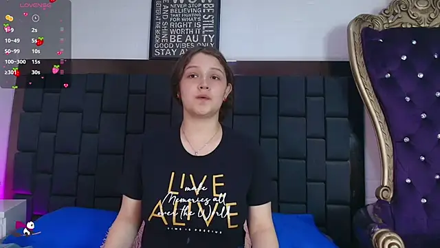 Snapshot of Krystal_Heartss chatting on October 2025 05:04:02 PM Krystal Heartss online show from October 2025 05:04:02 PM