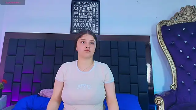 Snapshot of Krystal_Heartss chatting on October 2025 05:13:02 PM Krystal Heartss online show from October 2025 05:13:02 PM