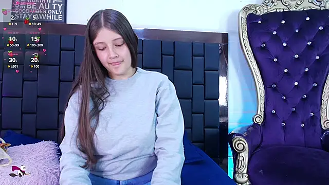 Snapshot of Krystal_Heartss chatting on October 2025 05:36:01 PM Krystal Heartss online show from October 2025 05:36:01 PM