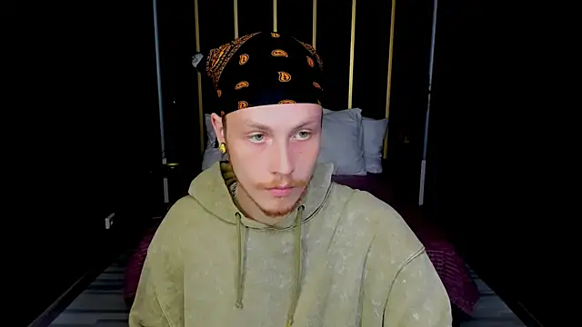 Snapshot of LeoMooree chatting on October 2025 03:51:02 PM LeoMooree online show from October 2025 03:51:02 PM