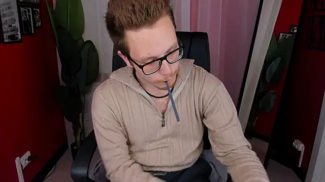 Snapshot of LeoMooree chatting on November 2025 09:14:01 PM LeoMooree online show from November 2025 09:14:01 PM