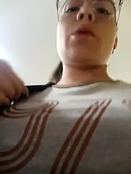 Snapshot of Mia-love-03 chatting on October 2025 08:49:01 PM Mia-love-03 online show from October 2025 08:49:01 PM