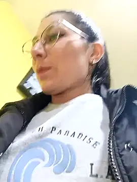 Snapshot of Mia-love-03 chatting on October 2025 09:12:02 PM Mia-love-03 online show from October 2025 09:12:02 PM