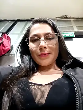 Snapshot of Mia-love-03 chatting on October 2025 10:19:01 PM Mia-love-03 online show from October 2025 10:19:01 PM