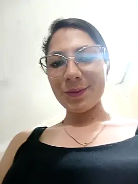 Snapshot of Mia-love-03 chatting on October 2025 02:05:01 PM Mia-love-03 online show from October 2025 02:05:01 PM