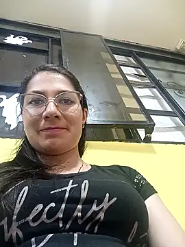 Snapshot of Mia-love-03 chatting on October 2025 10:12:01 PM Mia-love-03 online show from October 2025 10:12:01 PM