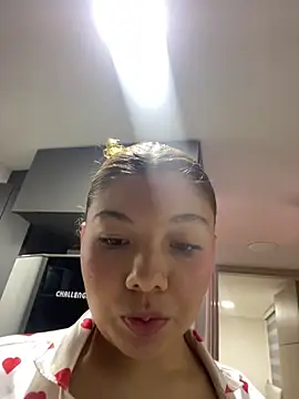 Snapshot of Gaby_002 chatting on October 2025 01:12:02 AM Gaby 002 online show from October 2025 01:12:02 AM