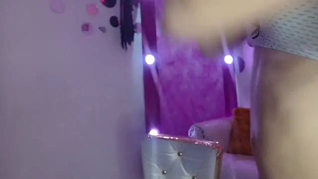 Nina Roser online show from November 2025 01:02:01 PM