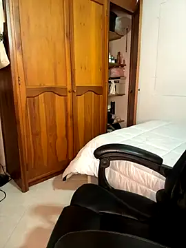 Snapshot of Bleer_Rousse chatting on October 2025 05:10:02 PM Bleer Rousse online show from October 2025 05:10:02 PM