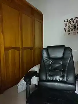 Snapshot of Bleer_Rousse chatting on October 2025 05:46:02 PM Bleer Rousse online show from October 2025 05:46:02 PM