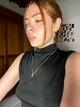 Snapshot of Bleer_Rousse chatting on November 2025 09:59:01 PM Bleer Rousse online show from November 2025 09:59:01 PM