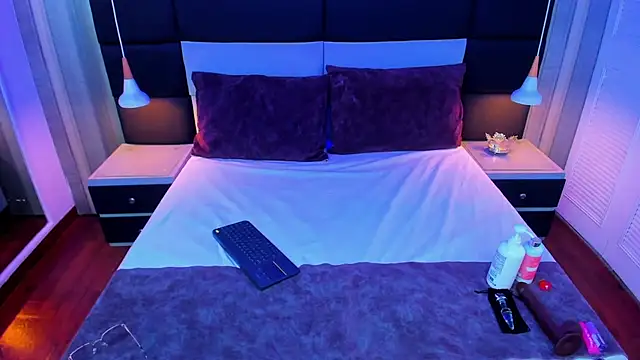 Snapshot of annytovar chatting on September 2025 08:13:02 PM annytovar online show from September 2025 08:13:02 PM