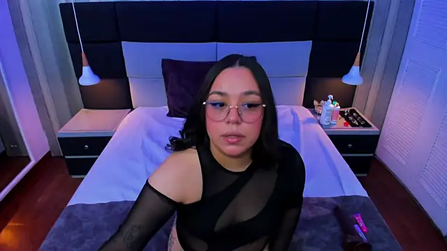 Snapshot of annytovar chatting on October 2025 08:40:02 PM annytovar online show from October 2025 08:40:02 PM