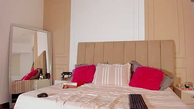 PatriciaFigueroa online show from November 2025 07:26:01 PM