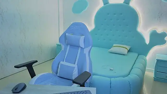 Mia Cuttee online show from October 2025 03:14:01 AM