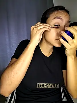 Mia-Reyes online show from October 2025 01:00:01 PM