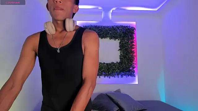 Snapshot of Santti_ chatting on October 2025 09:15:01 PM Santti online show from October 2025 09:15:01 PM