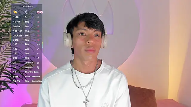 Snapshot of Santti_ chatting on November 2025 08:47:01 PM Santti online show from November 2025 08:47:01 PM