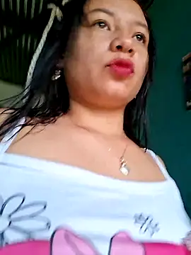 Snapshot of hot-mom22 chatting on October 2025 10:43:02 AM hot-mom22 online show from October 2025 10:43:02 AM